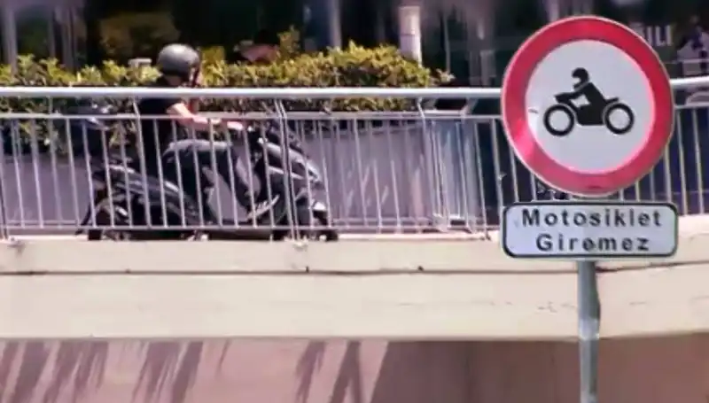 Üst Geçitler Motokuryelerin Kontrolü Altında: Çözüm Nedir?