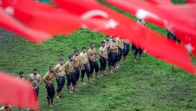 Kırkpınar Yağlı Güreşleri’nde Tarihi Bir Rekor: 40 Başpehlivan ve 826 Sporcu Yarışacak!