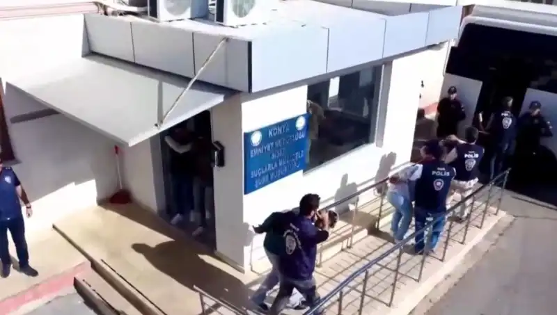 10 İlde Eş Zamanlı Dolandırıcılık Operasyonu: 13 Kişi Tutuklandı!