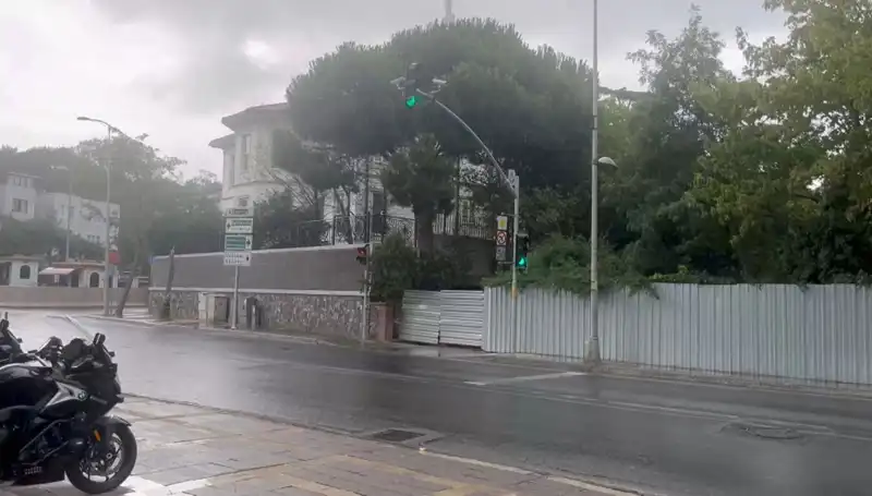 İstanbul’da Sağanak Yağmur: Gökyüzündeki Drama ve Şehrin Dönüşümü