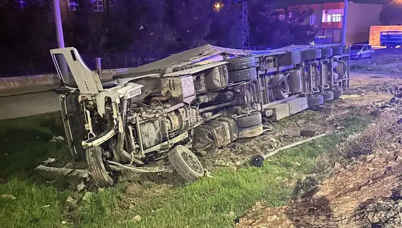 TIR Kazası Sonrası 6 Kişi Yaralandı: Olayın Detayları