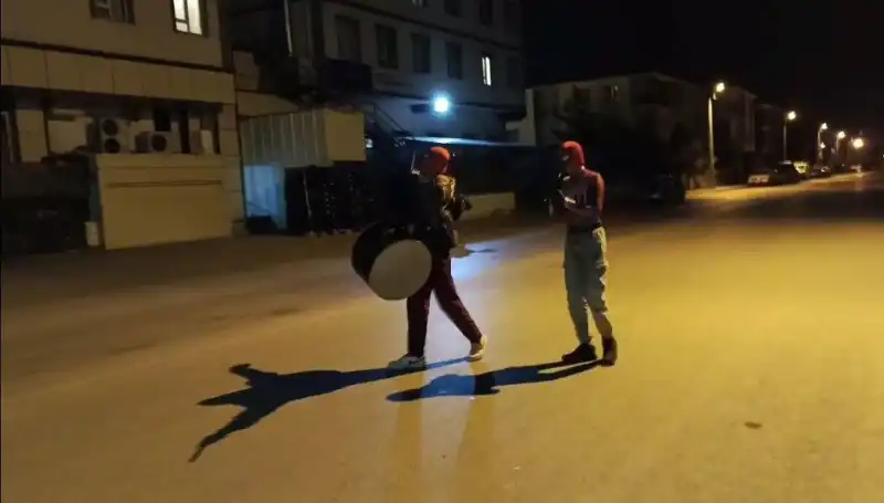 Erzincan'ın Sahur Geleneği: Örümcek Adamlar ile Renkli Sokak Festivali