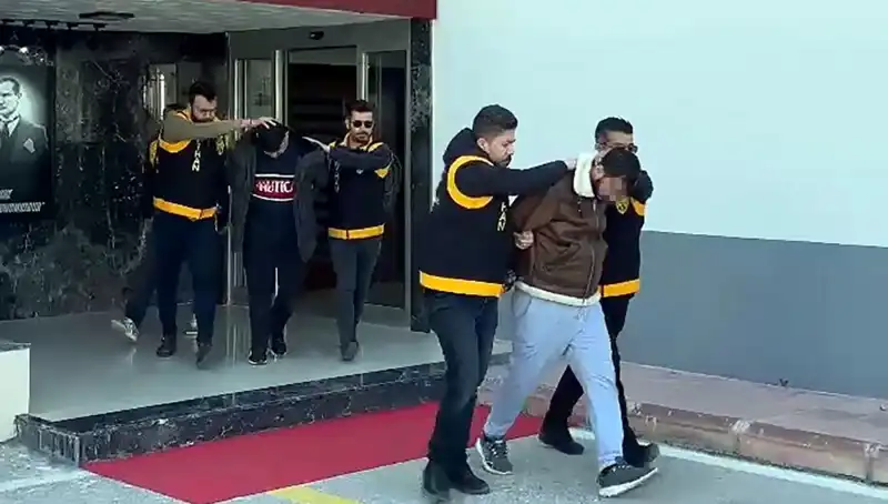Silahlı Soygun Eylemi: 2 Milyon Lira Talep Eden İki Şahıs Tutuklandı