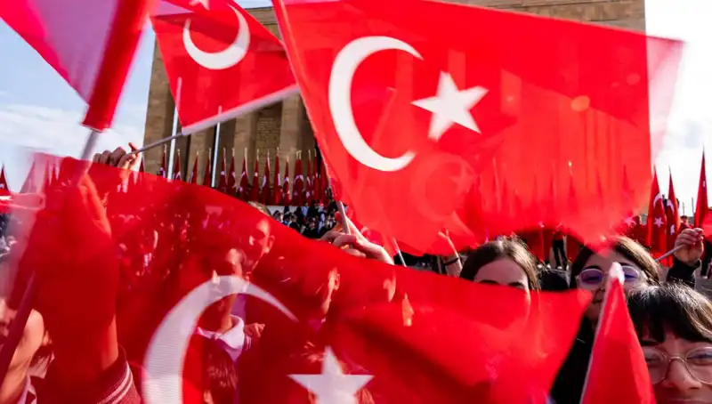 Türkiye’de 23 Nisan Coşkusunun Renkli Görüntüleri ve Kutlamaları