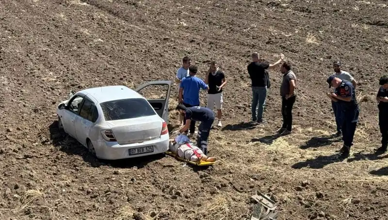 Osmaniye'de Araç Kontrolden Çıktı: Tarlaya Uçtu, Üç Kişi Yaralandı