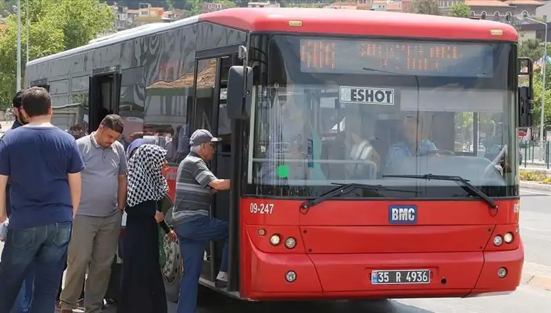 İzmir'de Öğrenci İndirimine 30 Yaş Sınırı Getirildi: Gençler Ne Düşünüyor?