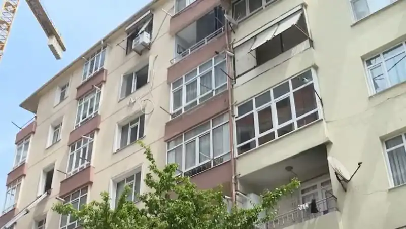 İstanbul'da Kolonları Patlayan 96 Dairelik Site Boşaltılıyor: Neler Oluyor?