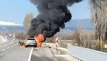 Kütahya'da Sıradışı Olay: Seyir Halindeki Otomobilde Yangın Çıktı!