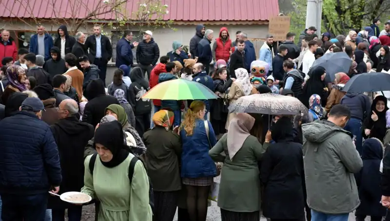 Gelenekten Geleceğe: 12 Bin Kişi Bayramlaşarak Bir Araya Geldi!