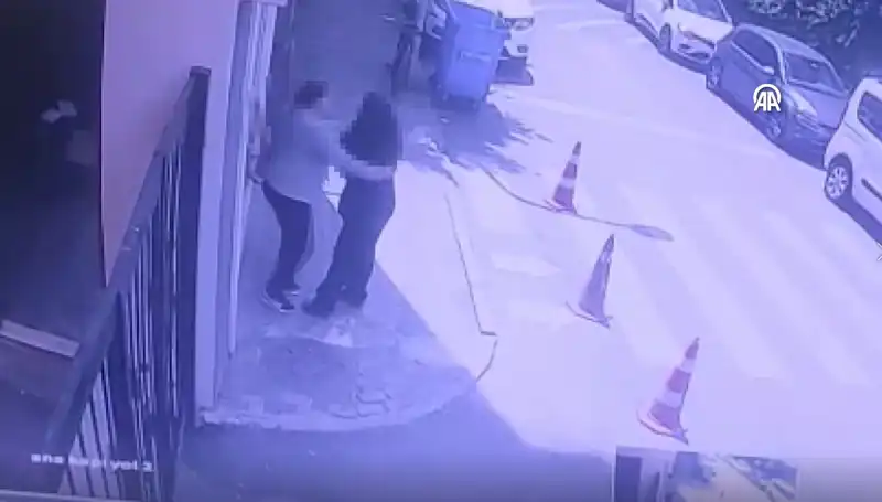 İstanbul'da Lise Tuvaletinde Gerçekleşen Dehşet Olayı Herkesi Şoke Etti
