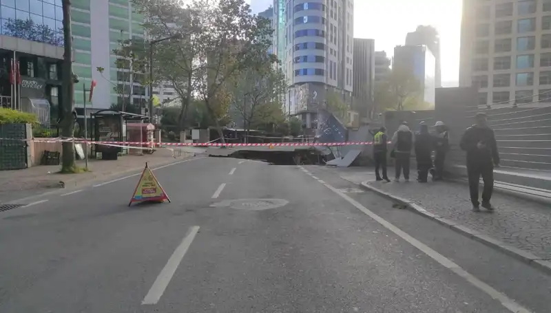 Sarıyer'de Yol Çökmesi: Şehir İçi Ulaşımda Kriz