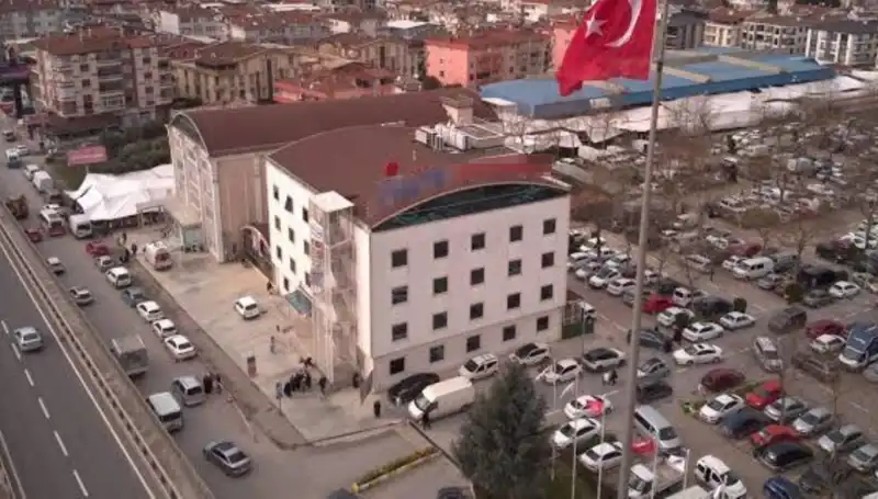Özel Hastanelerde Deprem Mührü: Perde Betonlarına Kesim İddiaları Gündemde!