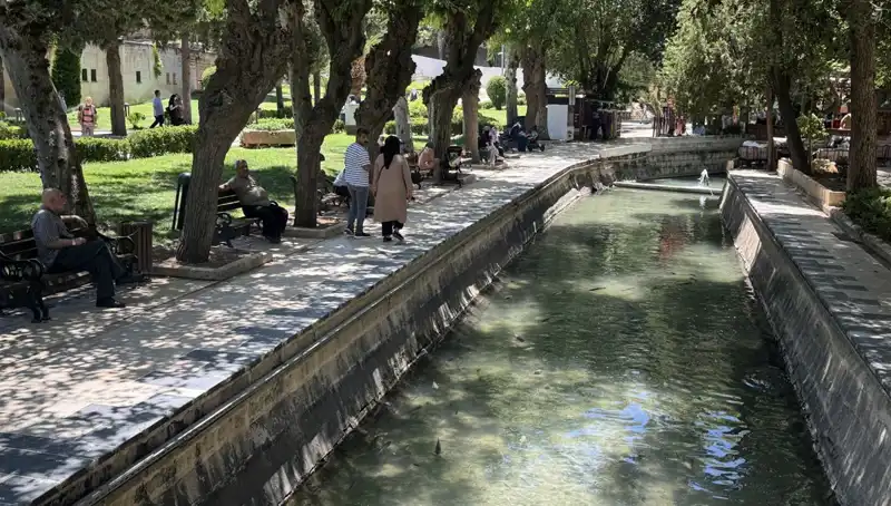 Şanlıurfa'da Termometreler 37 Dereceyi Gösterdi: Yaz Sıcaklığı Tüm Hızıyla Geldi