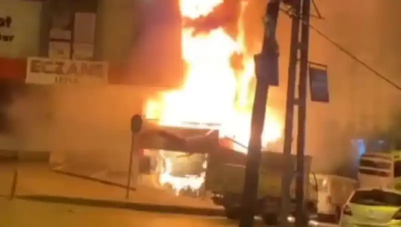 Başakşehir'deki İş Merkezinde Yangın: Olayın Ayrıntıları ve Son Gelişmeler