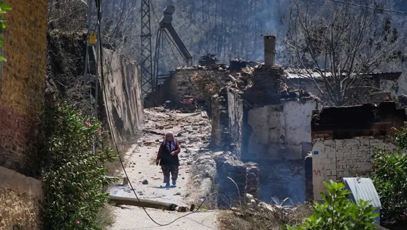İzmir ve Bilecik'teki Yangınlar: 415 Binanın Küllerine Yazılan Acı Hikaye