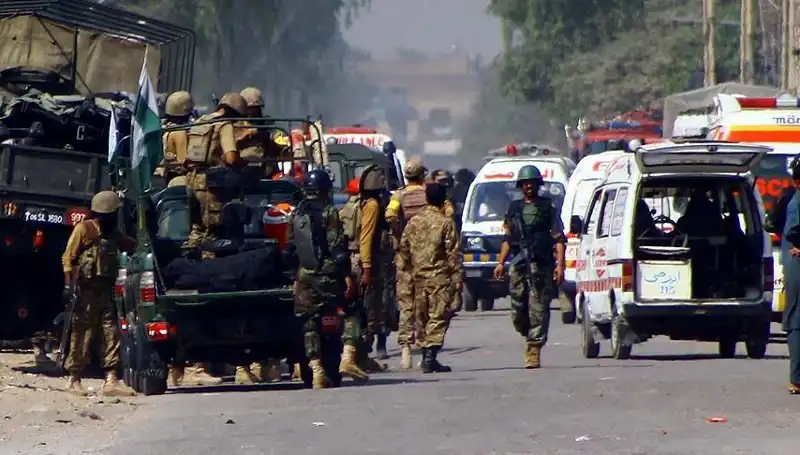 Pakistan'da Şok Bombalı Saldırı: Güvenlik Görevlilerine Kanlı Taarruz