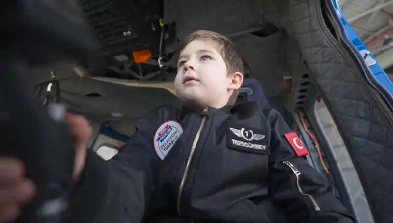 Miniklerin TUSAŞ'a Renkli Ziyareti: 23 Nisan Coşkusu