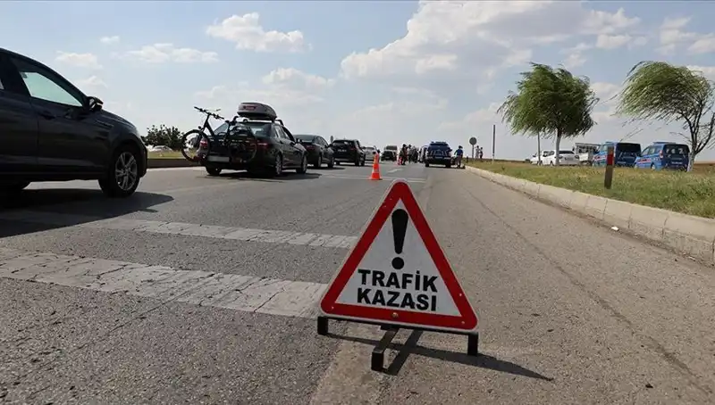 Adana'da Trafik Kazası: Kamyon ile Otomobil Çarpıştı, 1 Ölü 1 Yaralı!