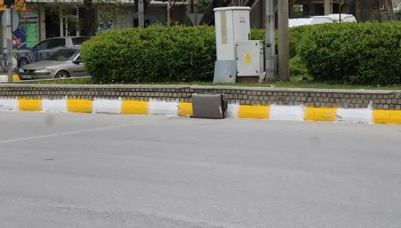 Minibüsten Düşen Valiz, Polisi ve Vatandaşları Telaşlandırdı!