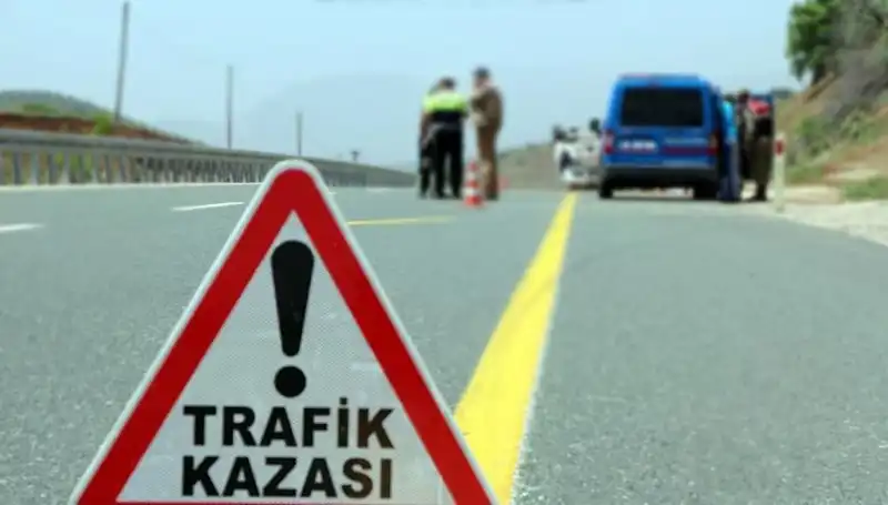 Ticari Araç ile Otomobil Çarpıştı: Beş Kişi Yaralandı, Detaylar Şaşırtıyor!