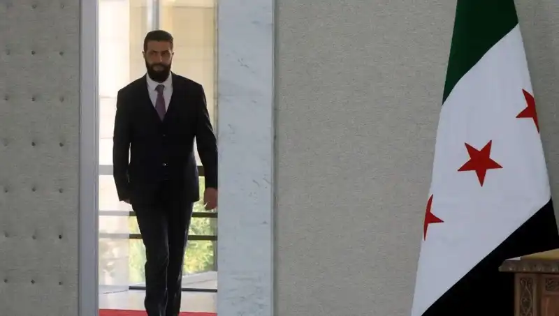 Fransa'nın Suriye Planları: Şara-Macron Zirvesi'nden Çarpıcı Yenilikler