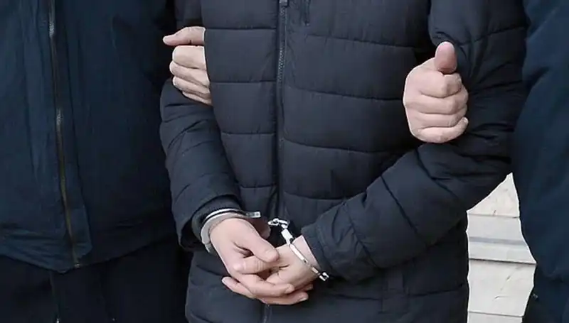 Sakarya'da 32 Yıl Aranma Süresi Olan Zanlı Polisin Kollarında