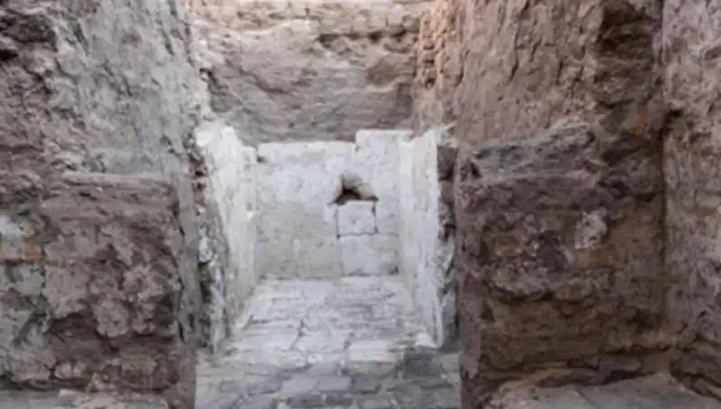 Mısır'da 3,500 Yıldan Daha Eski Gizemli Kraliyet Mezarı Keşfedildi