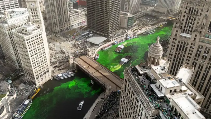 Chicago Nehri Yeşile Boyandı: Aziz Patrick Günü Kutlamaları Nasıl Geçiyor?