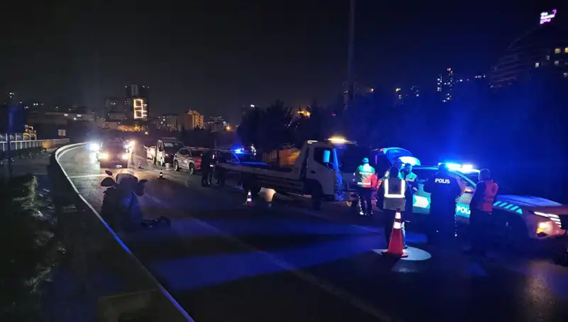 TEM Otoyolu'nda Ilginç Kaza: Yolun Ortasında Yatan Kişiyi Metrelerce Sürükledi