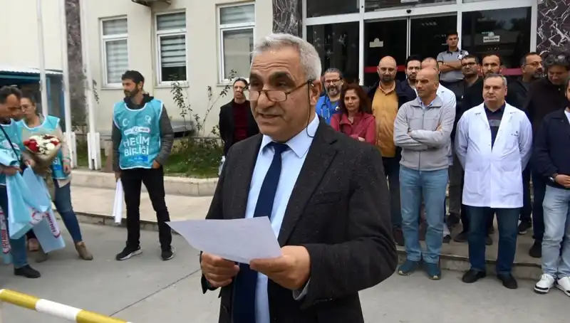 Antalya'da Doktora Saldırı: Sağlık Çalışanları İş Bıraktı, Protesto Gündeme Geldi