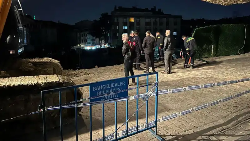 İstanbul'da İnşaat Çalışmasında Yol Çökmeleri, İşçileri Tehlikeye Attı