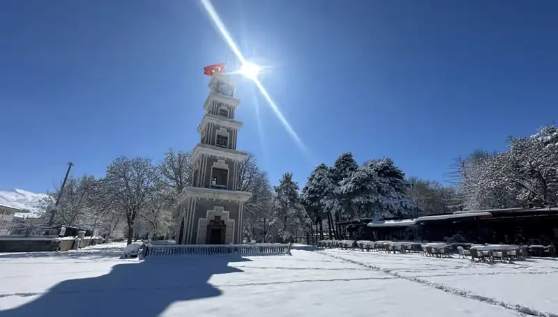 Erzincan'da Nisan Ayında Yağan Kar, Baharı Geciktirdi mi?