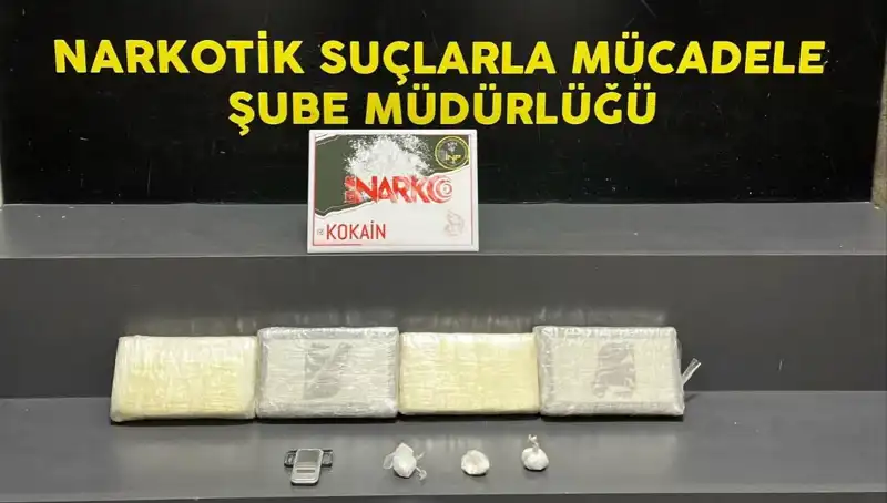 İzmir'de Uyuşturucu Operasyonu: Yüzlerce Kilo Ele Geçirildi