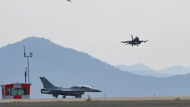Güney Kore'deki Askeri Tatbikatta Savaş Uçağı Köyü Bombaladı: Yaralılar Var