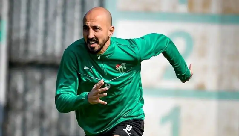 Millî Futbolcumuzun Yeni Rotası: 2. Lig’de Kariyerine Devam Edebilir!