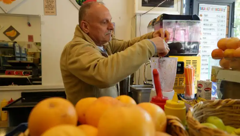 Yaz Kış Tüketilen Doğal Şifanın Adı: Süt, Pekmez ve Fıstık Karışımı