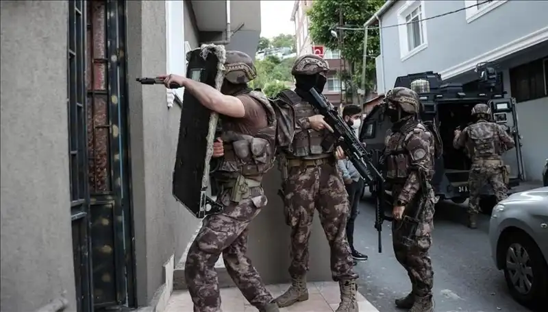 İstanbul'da DAEŞ'e Yönelik Dev Operasyon: 20 Kişi Gözaltına Alındı!