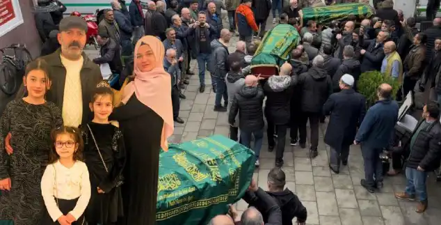 Strasbourg’da Hayatlarını Kaybeden Kız Kardeşlere Rize’de Duygusal Veda Töreni