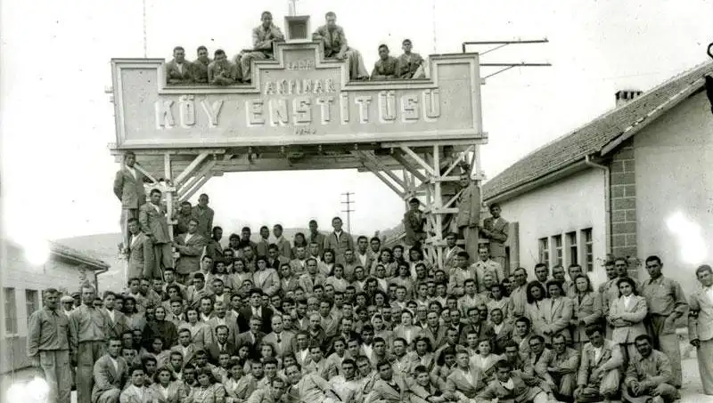 17 Nisan’da Ne Olmuştu? Köy Enstitüleri'nin Önemli Yılı