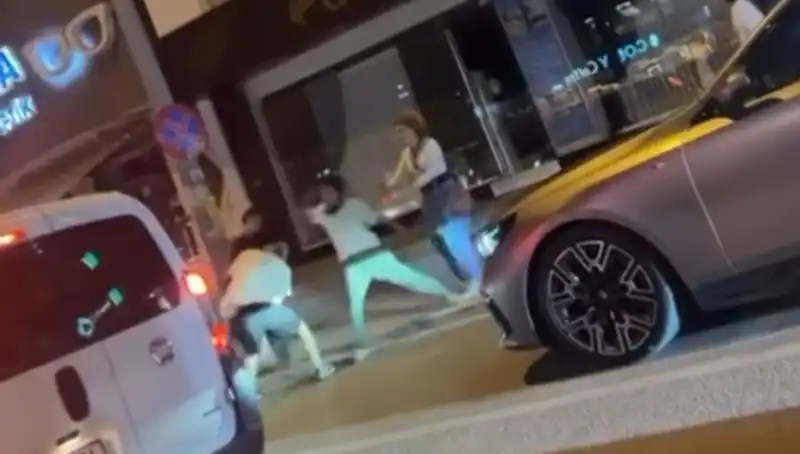 Cadde Boks Etkinliği: Sokaklarda Yumruklar Havada Uçuştu!