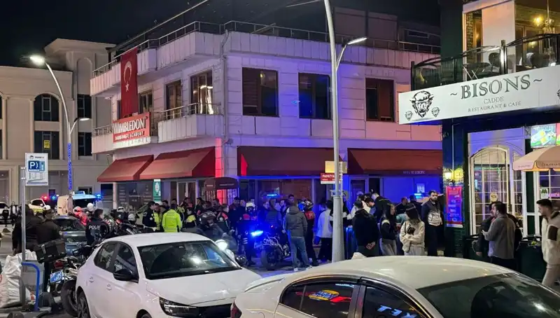Kafe Önünde Ateş Açtı, Engellemek İsteyen Sahibine Korkunç Saldırı
