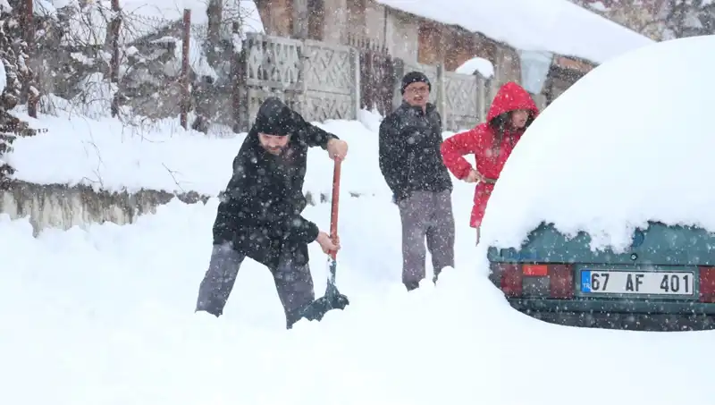Kar Tatili Bekleyen Öğrenciler İçin 14 Nisan’da Okullar Tatil Mi?