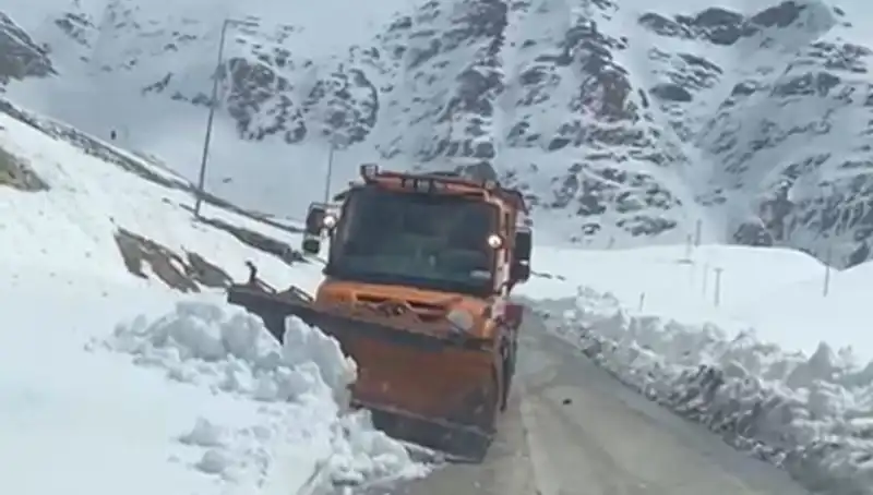 Kar Engellerini Aşan Kış Destanı: Beş Aydır Kapalı Olan Yol Açıldı