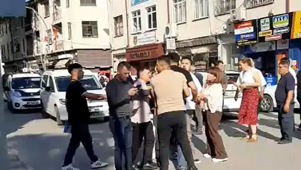 Gazinin Trafikte Darp Edildiği O Anlar Kameralara Yansıdı: Şok Edici Görüntüler