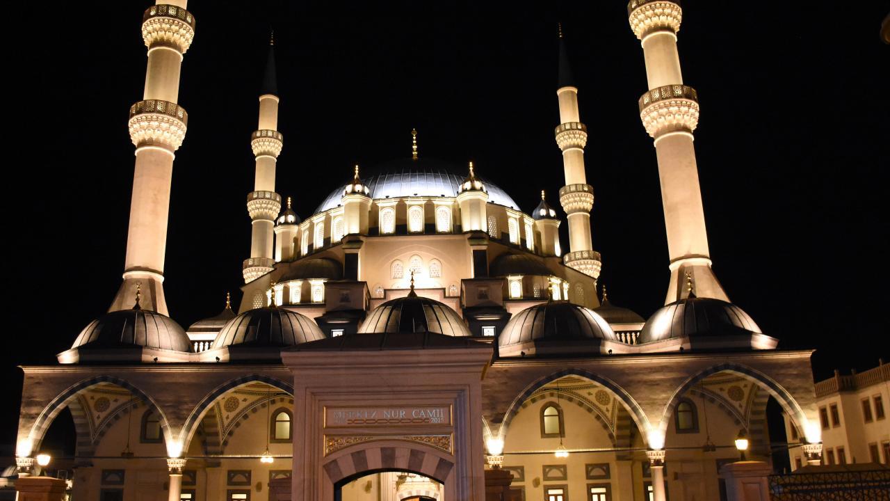 Üç Ayların İlk Kandili Regaip Kandili Yarın Kutlanacak