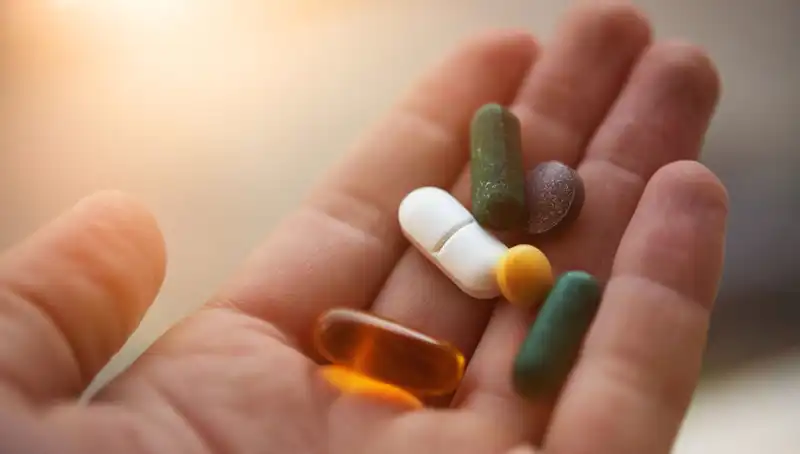 ABD'li Doktoru Uyarıyor: Kesinlikle Almamanız Gereken 3 Vitamin Takviyesi