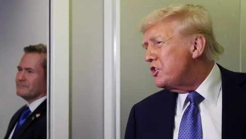Trump’ın Sır Gibi Sakladığı Planı Yanlışlıkla Sızdırıldı: Mike Waltz Görevden Alındı!