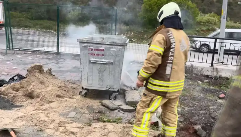 Başakşehir’deki Çöp Konteynerinde Gizemli Dumanlar Korkuya Sebep Oldu