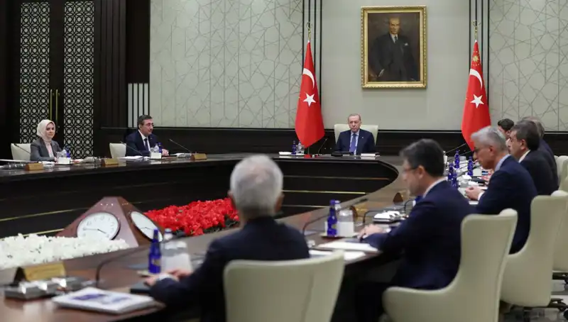 1 Mayıs Emek ve Dayanışma Günü'nde Kabineden Dikkat Çeken Mesajlar