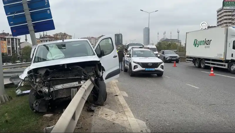 Otoyolda Feci Kaza: Araç Bariyere Saplanarak Feci Bir Durum Yarattı